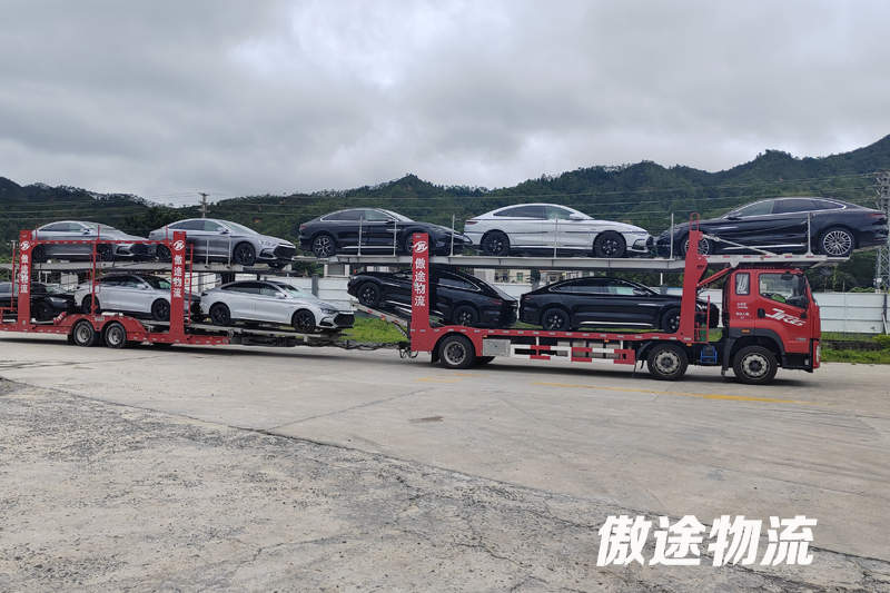 傲途运车中置轴轿运车装车展示